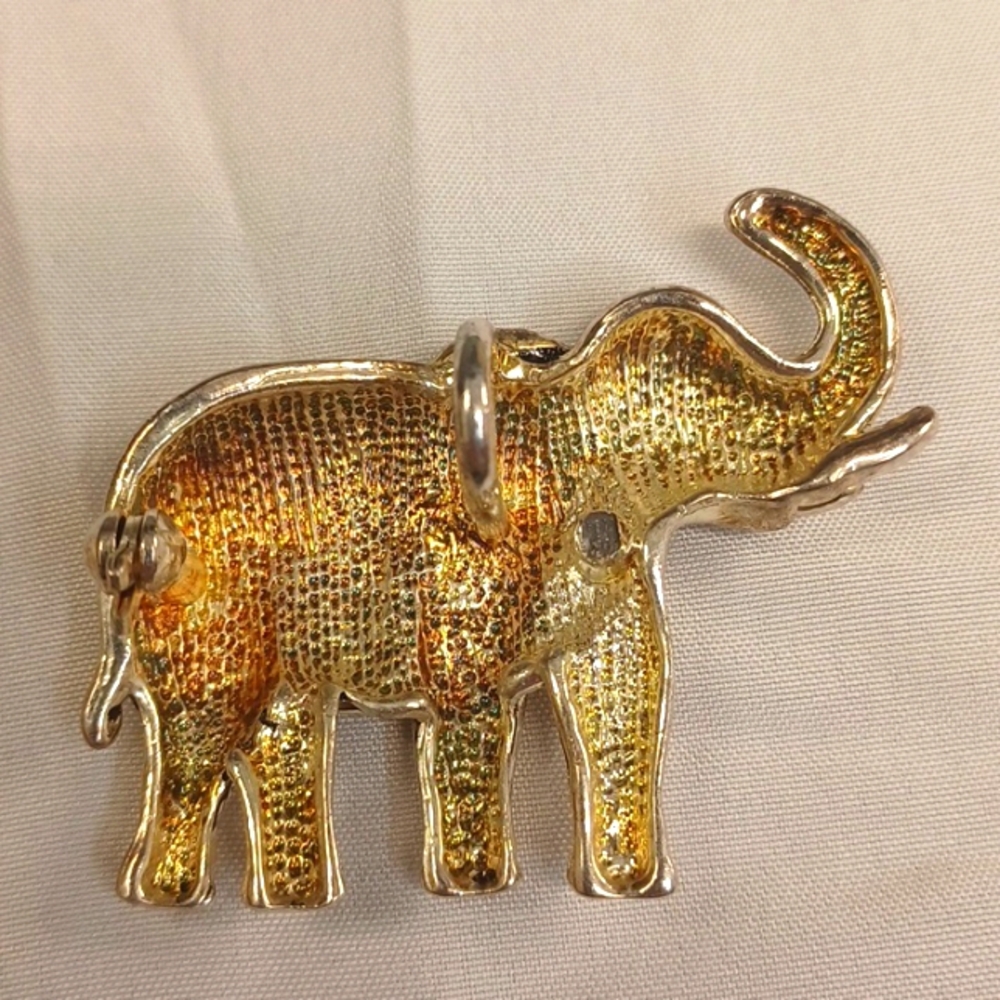 Elegant Silver Tone Elephant Pendant - Picture 3 of 4
